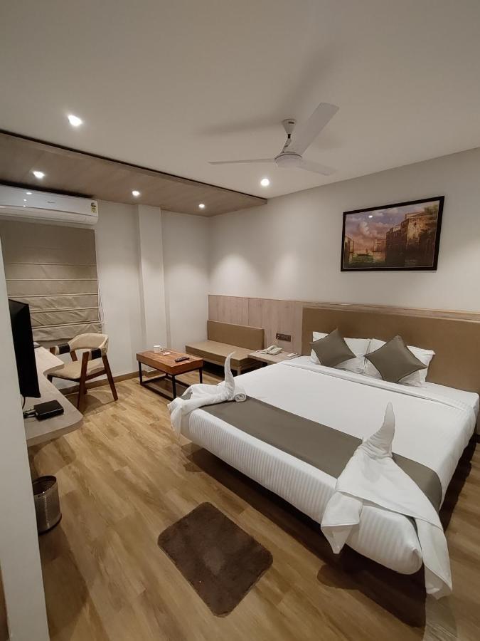 Firangipani Suites - A Corporate Boutique Hotel Panchuria Dış mekan fotoğraf