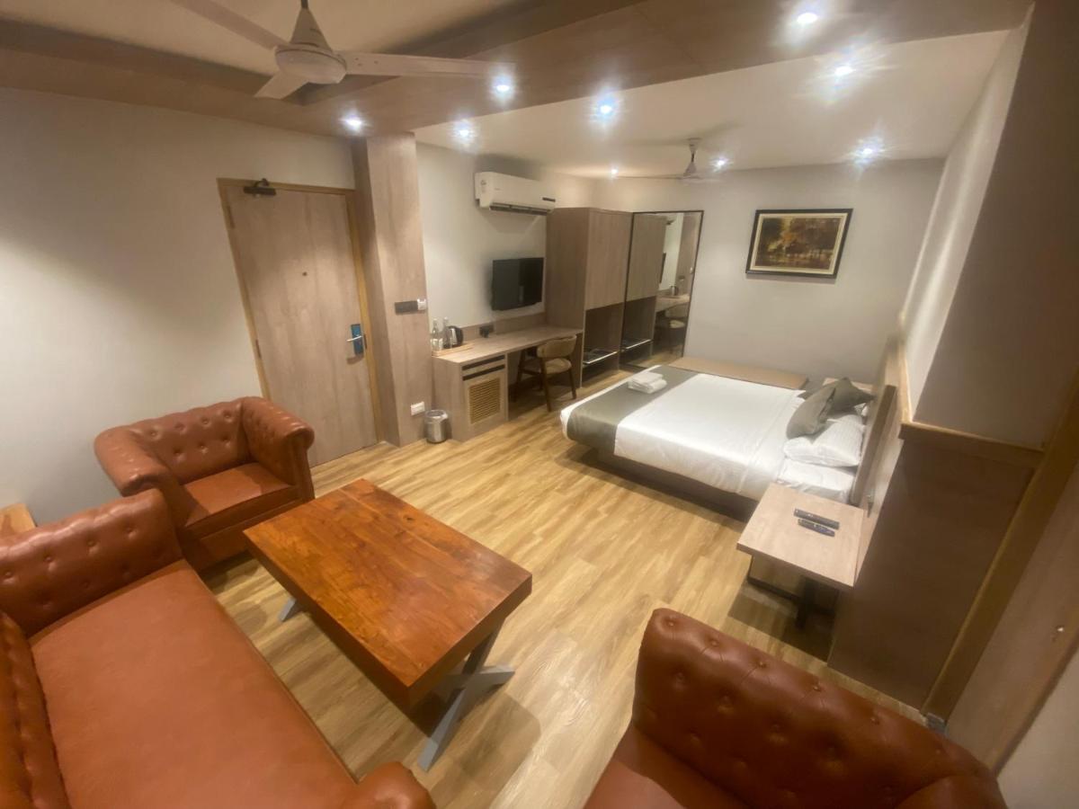 Firangipani Suites - A Corporate Boutique Hotel Panchuria Dış mekan fotoğraf